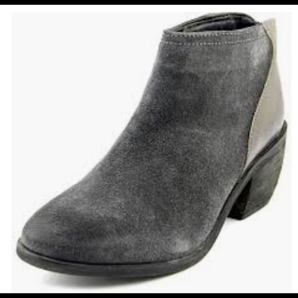 ❤️CHARLES‎ DAVID YASMIN SUEDE ANKLE BOOT ~ 6.5